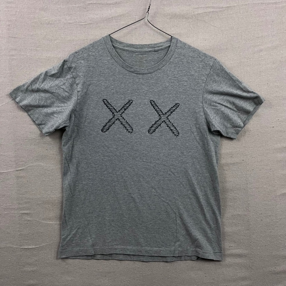 Uniqlo KAWS T-Shirt Mens M Gray Embroidered XX Back Graphic Short Sleeve Tee